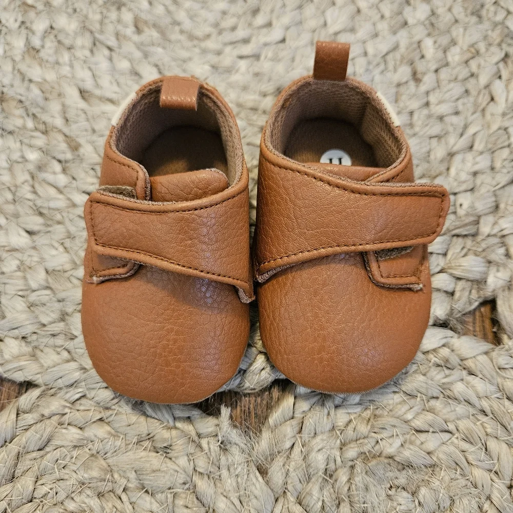 Stylish Kids Shoes Set - White and Brown 3 Pair Size 2 Infant (11)